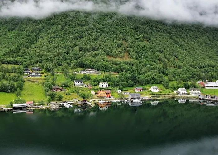 Fully Equipped By The Fjord بيت للعطل *