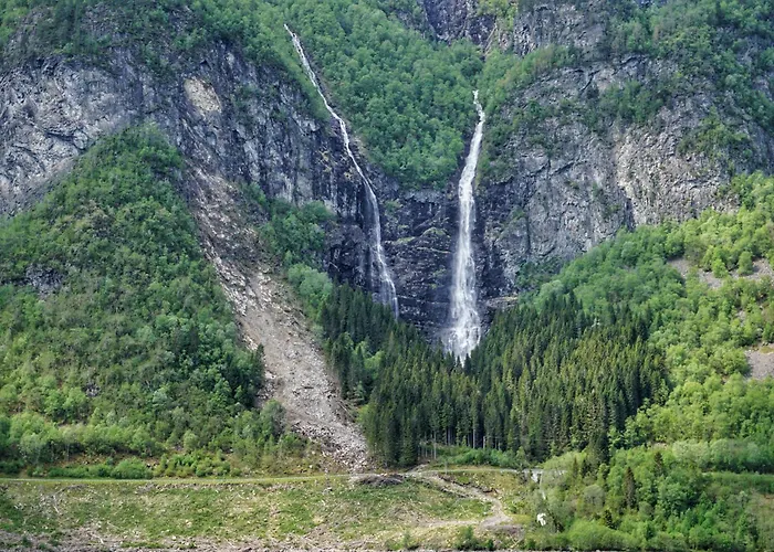 Fully Equipped By The Fjord بيت للعطل Volda