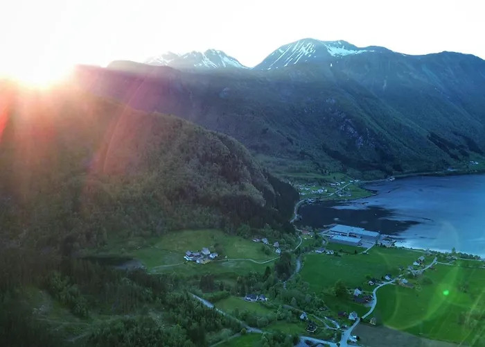 Fully Equipped By The Fjord بيت للعطل *